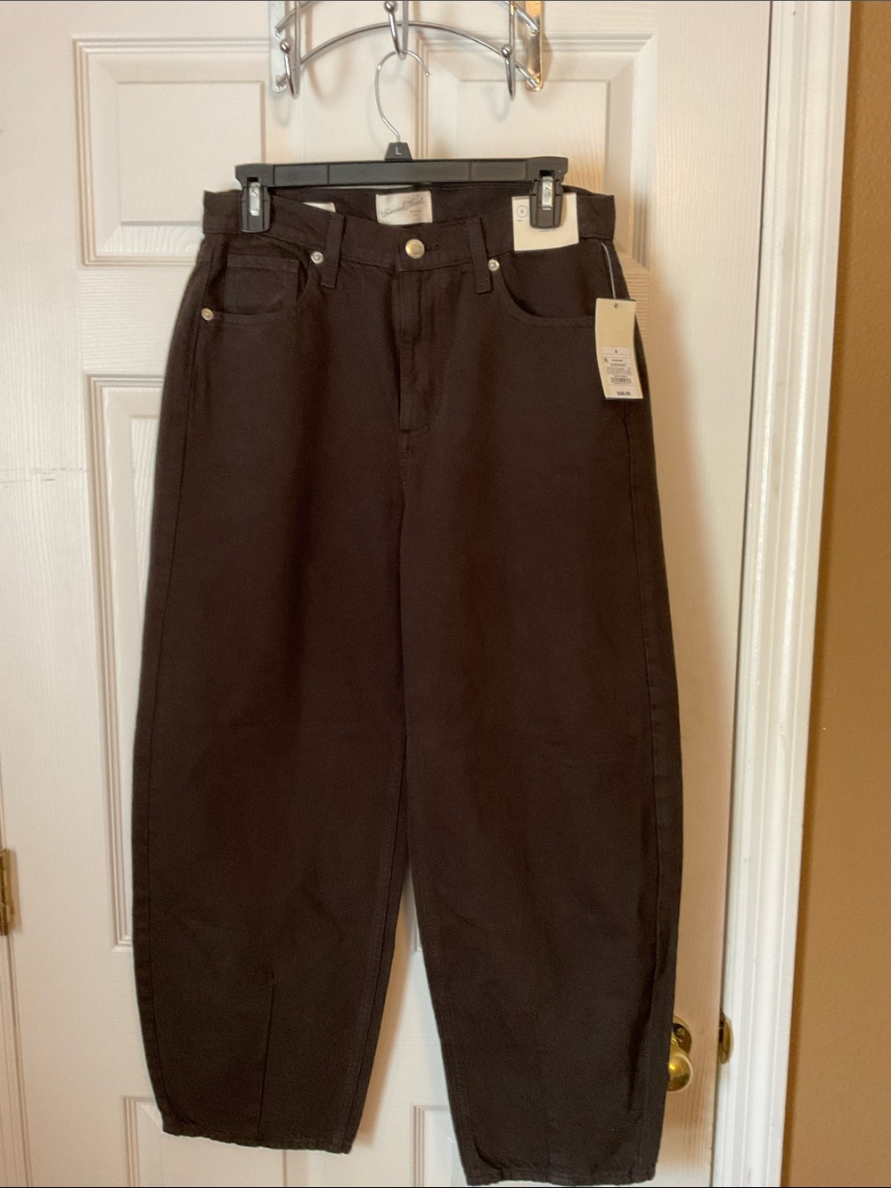 Universal Thread Women’s High Rise Barrel Leg Brown Denim Jeans Size 6 NWT